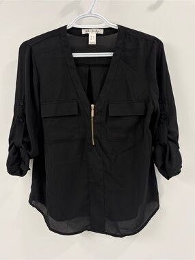 Urban Heritage Black V-Neck Zip Front Women's Top - Small